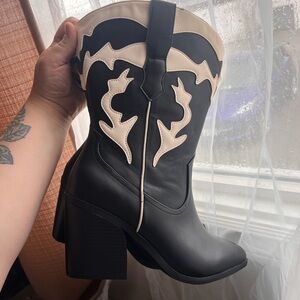 Size 10 Wide Women’s Cowgirl Boots